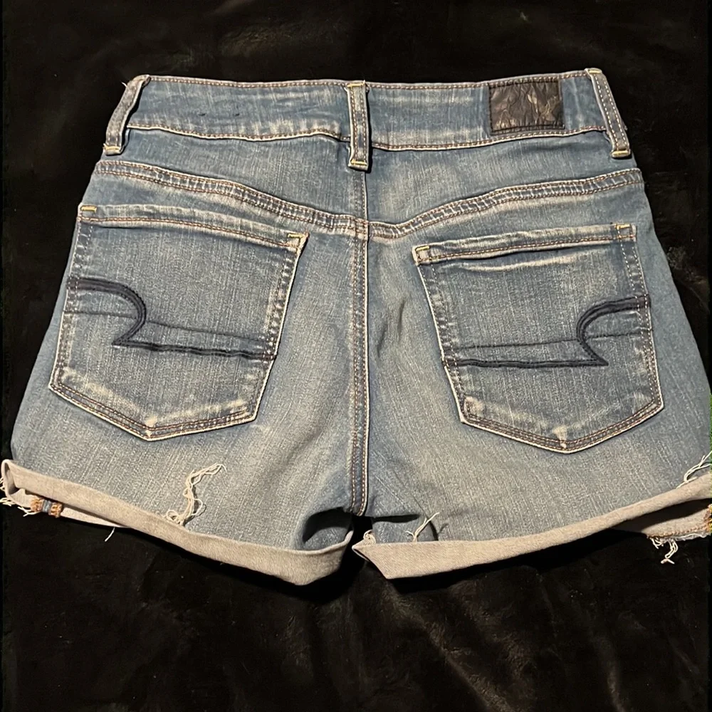 American Eagle ~ cute light wash denim high rise shorts - Picture 3 of 3
